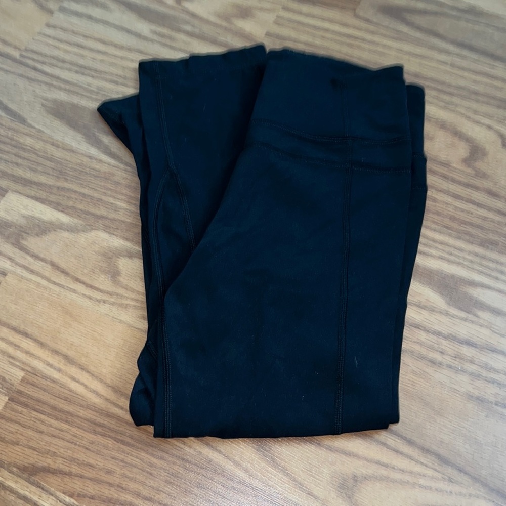 Black lululemon crop leggings size 6